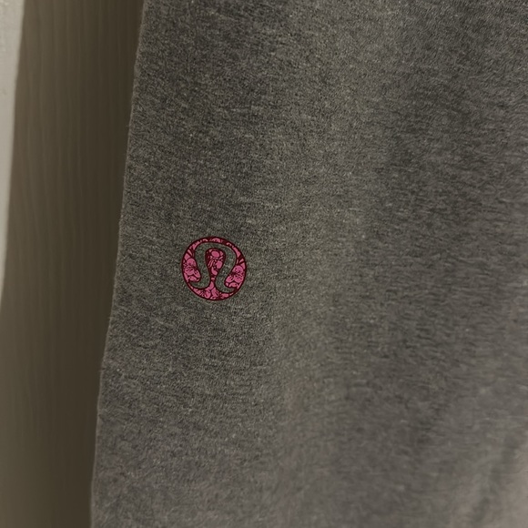 Lululemon low rise, flared pants. Size 6. - Picture 3 of 3